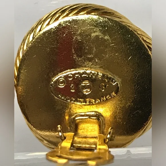 CHANEL 24K Plated Vintage Pearl Earrings ✨🤩 - Picture 13 of 17